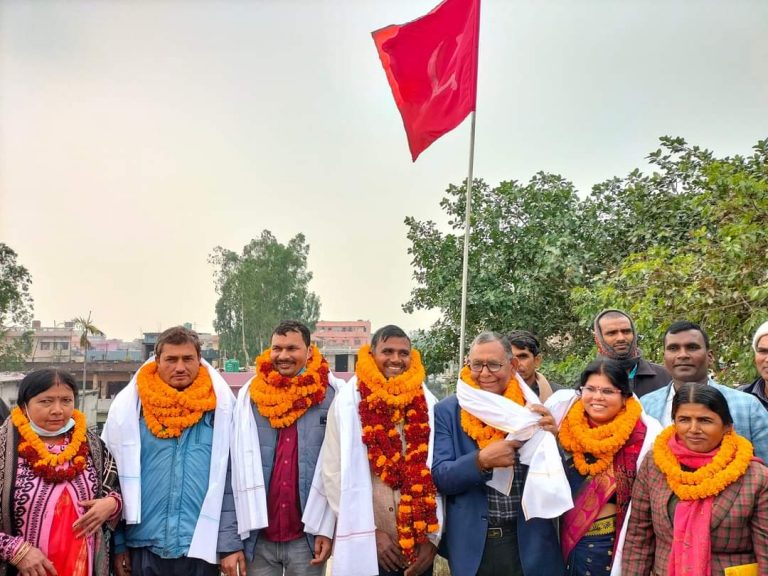 एमाले रौतहटका नवनिर्वाचित पदाधिकारीहरुले गरे पदभार ग्रहण । एमाले रौतहटका नवनिर्वाचित पदाधिकारीहरुले गरे पदभार ग्रहण ।