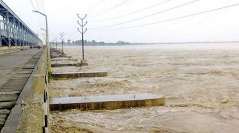 कोसी नदीमा पानीको बहाव फेरि बढ्दै । कोसी नदीमा पानीको बहाव फेरि बढ्दै ।