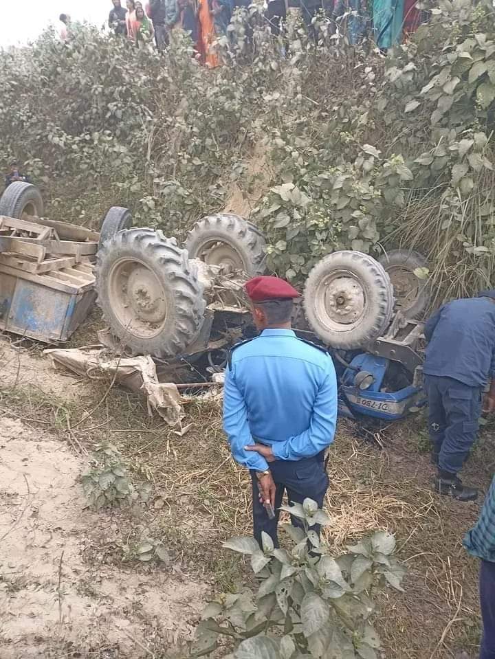 ट्रयाक्टर पल्टिएर दुई जनाको मृत्यु ।