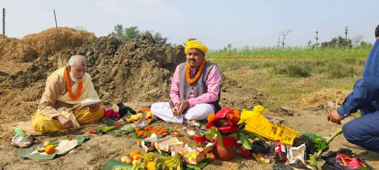 राजदेवी नपाका मेयर यादवद्वारा प्रशासनिक प्रशासनिक भवन शिलान्यासल ।