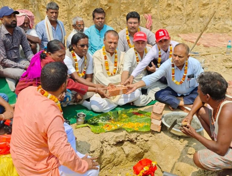 प्रदेश सांसद यादवद्वारा एक दिनमा दुई विद्यालय भवनको शिलान्यास ।